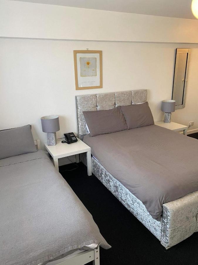 Green Acre Motel North Cornelly Ngoại thất bức ảnh